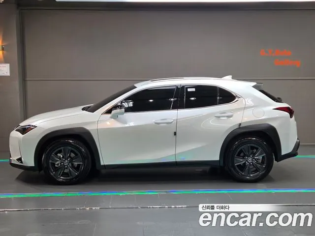 Lexus UX 2025 thumb 3