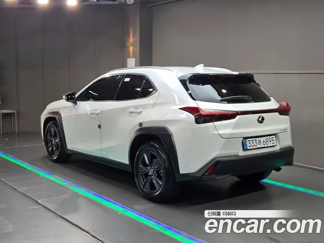 Lexus UX 2025 thumb 4