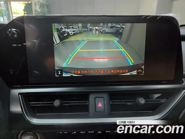Lexus UX 2025 thumb 10