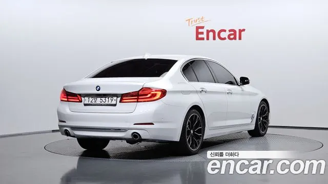 BMW 5-Series 2018 thumb 2