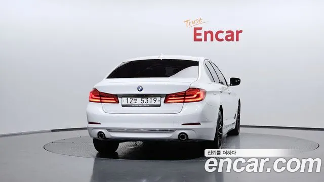 BMW 5-Series 2018 thumb 4