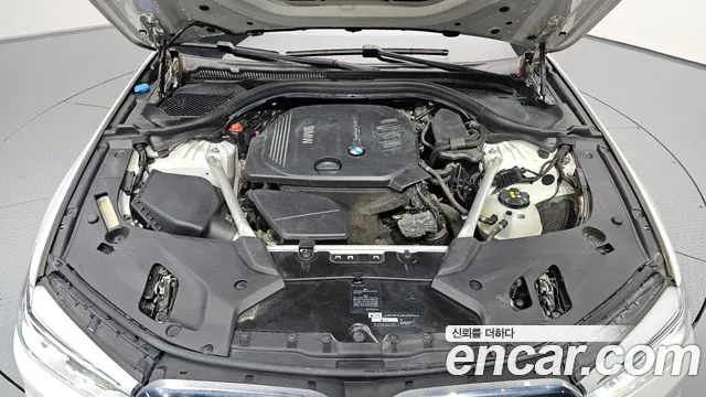 BMW 5-Series 2018 thumb 6
