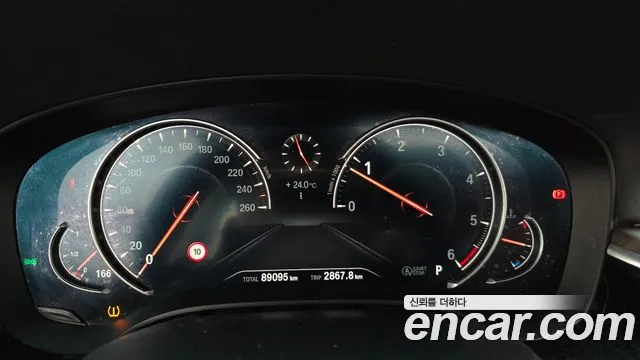 BMW 5-Series 2018 thumb 8
