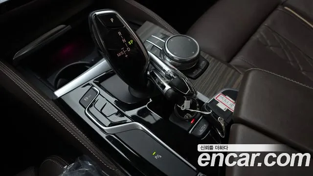 BMW 5-Series 2018 thumb 9