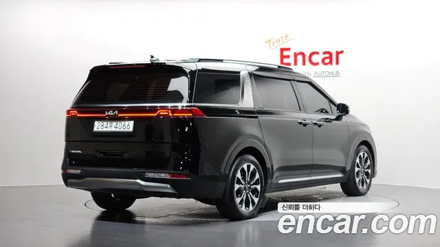 Kia Carnival 2023 thumb 2