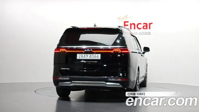 Kia Carnival 2023 thumb 4
