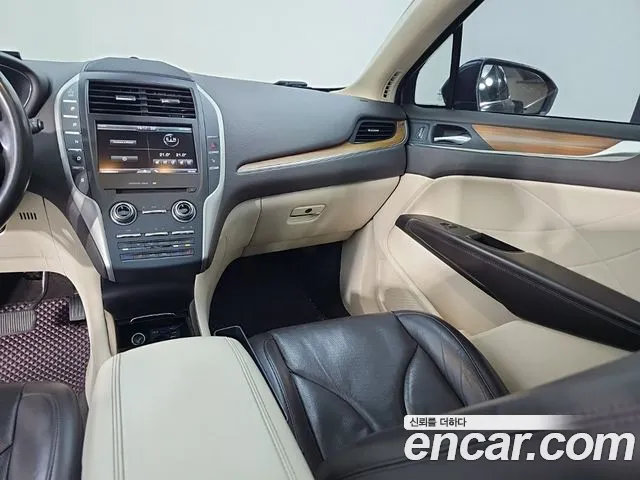 Lincoln MKC 2015 thumb 10