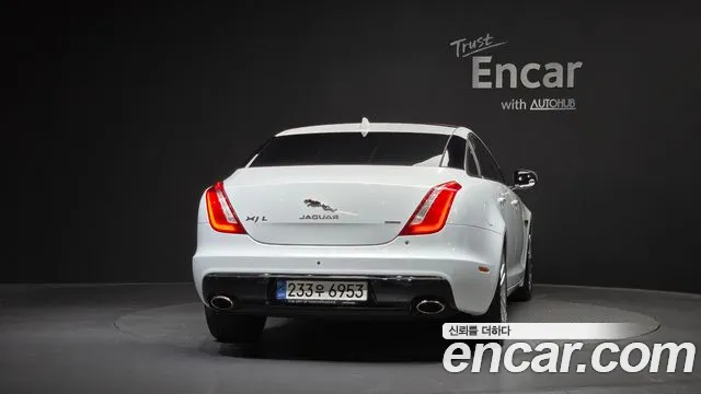 Jaguar XJ 2016 thumb 3