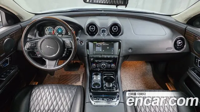 Jaguar XJ 2016 thumb 6