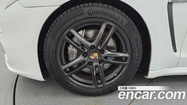 Porsche Panamera 2013 thumb 5