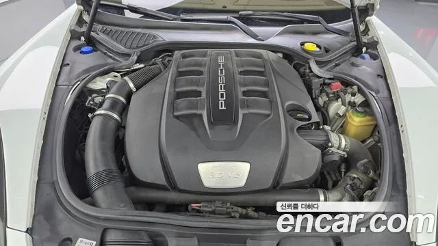 Porsche Panamera 2013 thumb 6