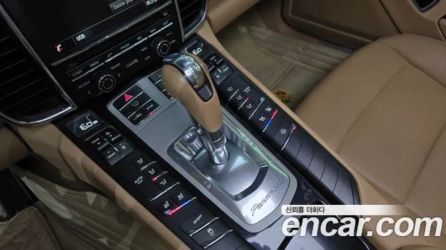 Porsche Panamera 2013 thumb 9