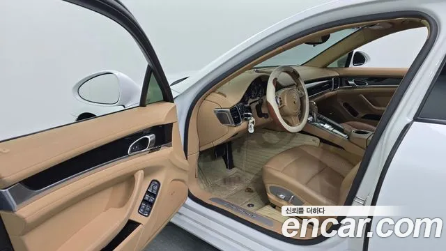 Porsche Panamera 2013 thumb 10