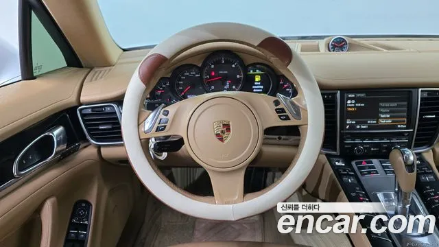 Porsche Panamera 2013 thumb 12