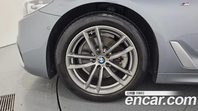 BMW 5-Series 2017 thumb 5