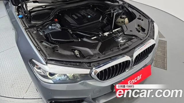 BMW 5-Series 2017 thumb 6