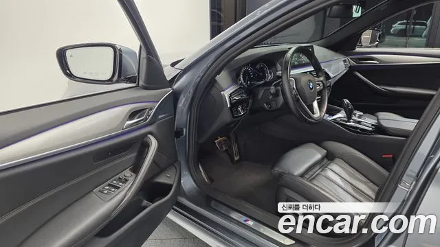 BMW 5-Series 2017 thumb 10