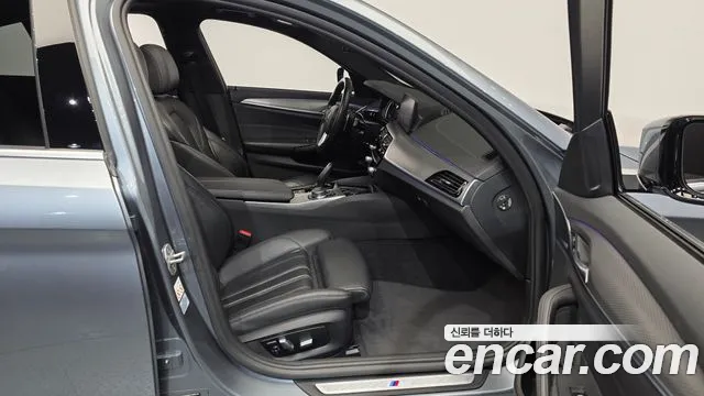 BMW 5-Series 2017 thumb 11