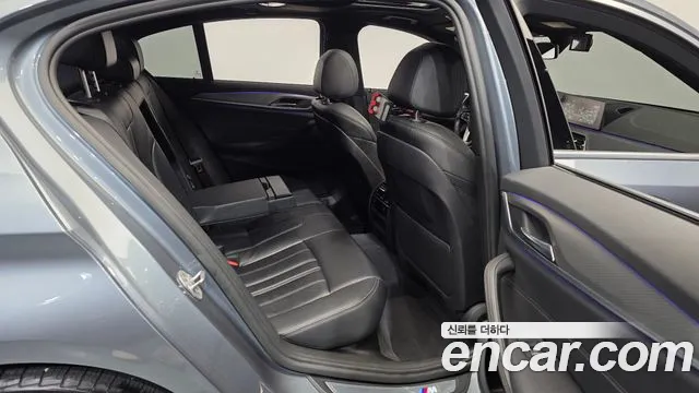 BMW 5-Series 2017 thumb 12