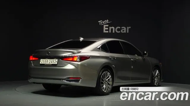 Lexus ES 2023 thumb 2