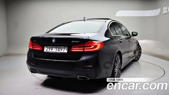 BMW 5-Series 2018 thumb 3