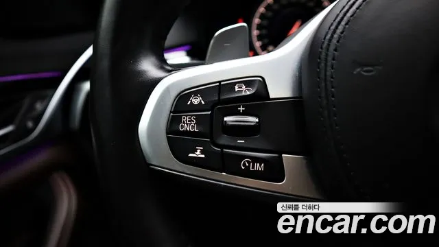 BMW 5-Series 2018 thumb 9