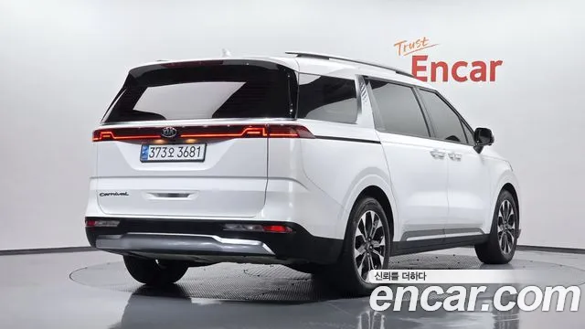 Kia Carnival 2021 thumb 2