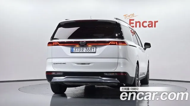 Kia Carnival 2021 thumb 4