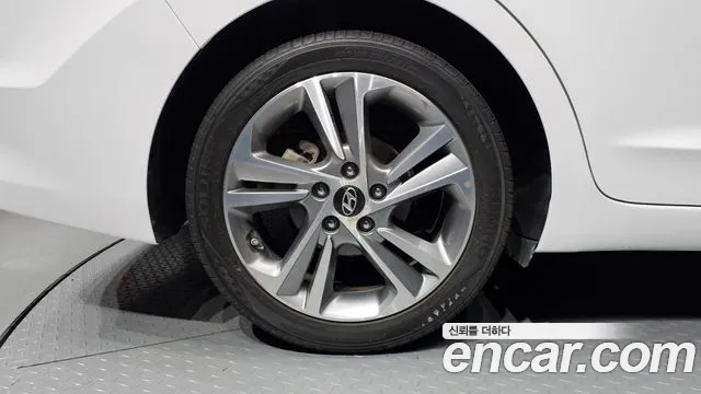 Hyundai Avante 2017 thumb 5