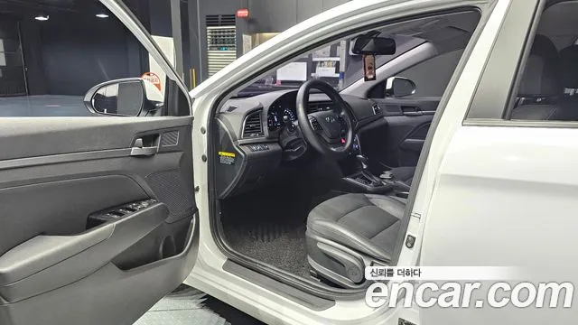 Hyundai Avante 2017 thumb 10