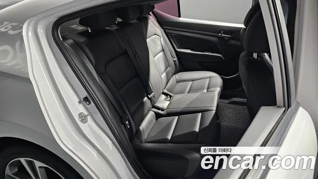 Hyundai Avante 2017 thumb 11