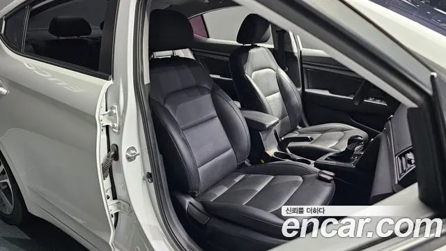 Hyundai Avante 2017 thumb 12