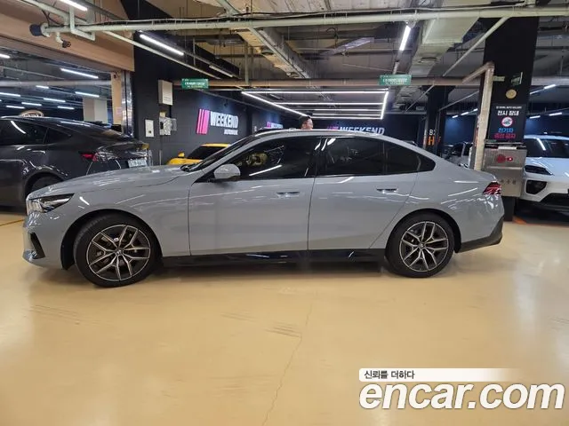 BMW 5-Series 2026 thumb 2