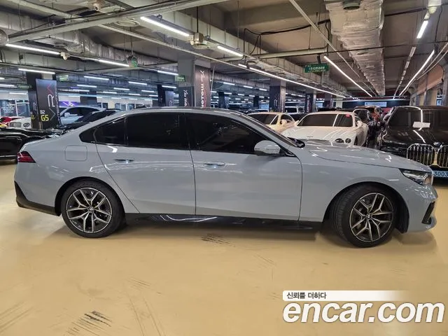BMW 5-Series 2026 thumb 3