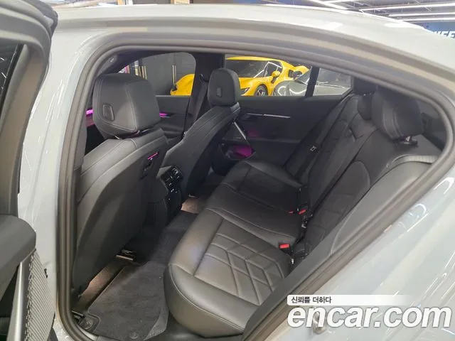 BMW 5-Series 2026 thumb 6