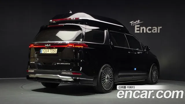 Kia Carnival 2023 thumb 2
