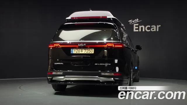 Kia Carnival 2023 thumb 4