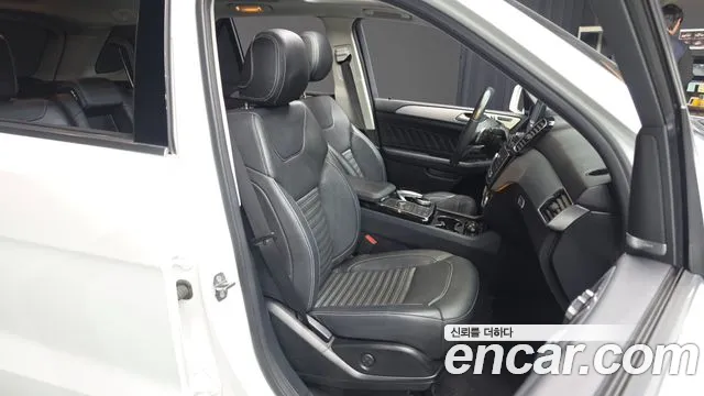 Mercedes-Benz GLE 2018 thumb 12