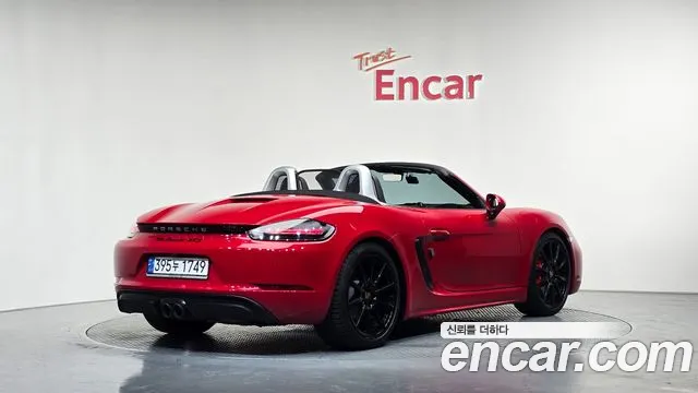 Porsche Cayman 2018 thumb 2