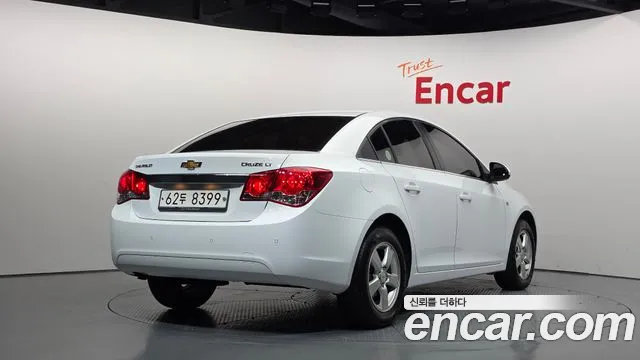 ChevroletGMDaewoo Lacetti 2010 thumb 2