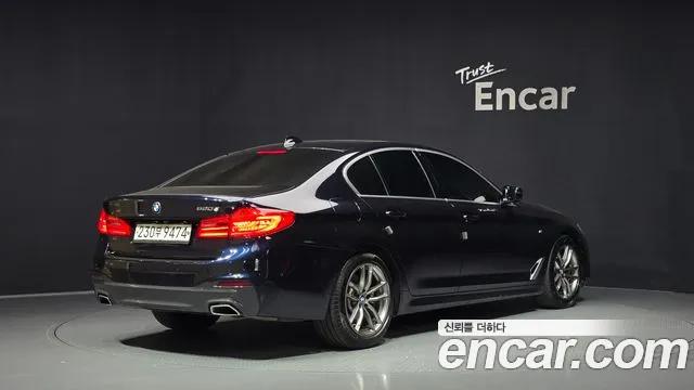 BMW 5-Series 2020 thumb 2