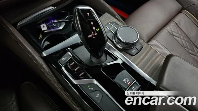BMW 5-Series 2020 thumb 9
