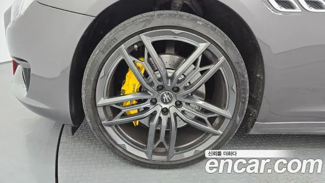 Maserati Quattroporte 2022 thumb 5
