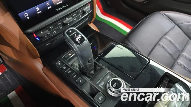 Maserati Quattroporte 2022 thumb 9