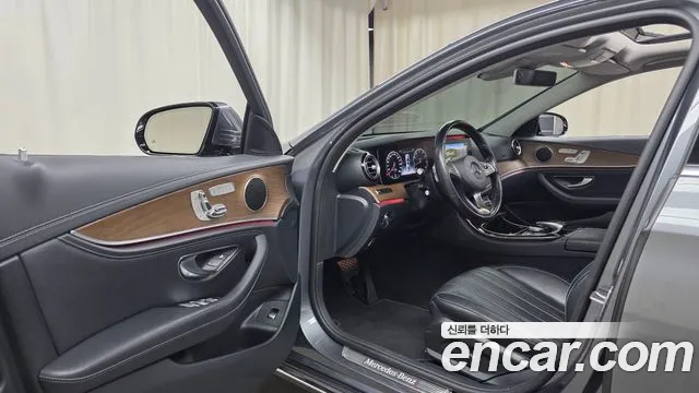 Mercedes-Benz E-Класс 2017 thumb 10