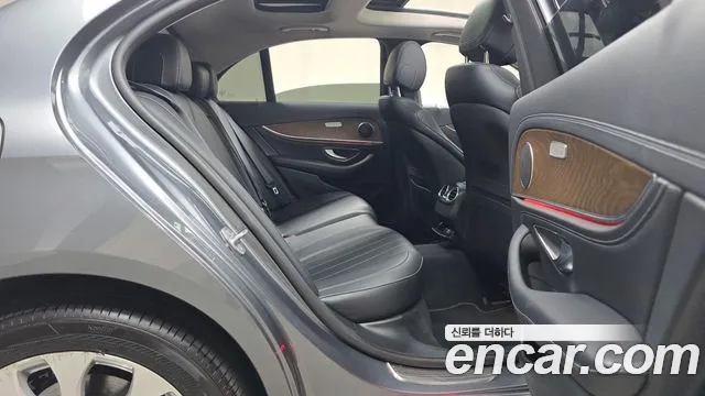 Mercedes-Benz E-Класс 2017 thumb 12