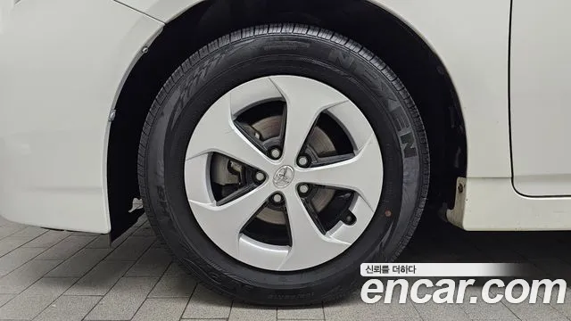 Toyota Prius 2012 thumb 5