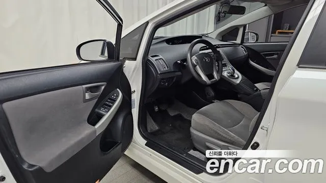 Toyota Prius 2012 thumb 10