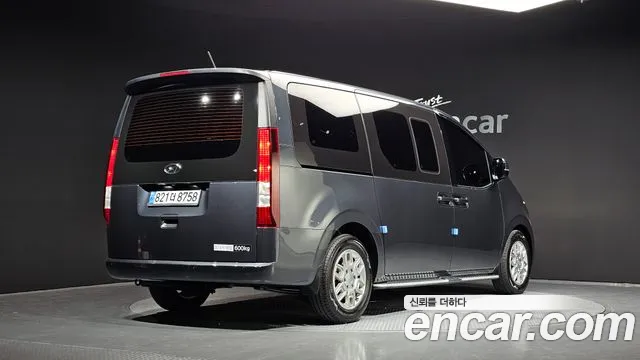 Hyundai Staria 2023 thumb 2