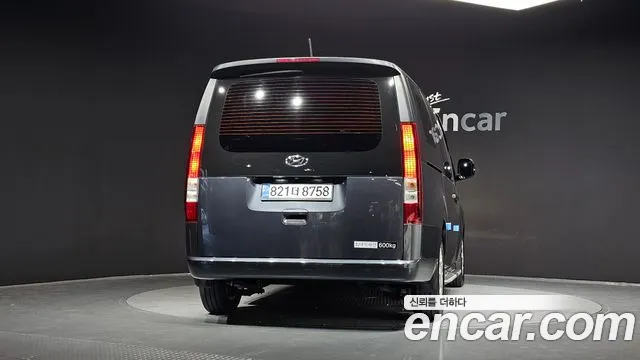 Hyundai Staria 2023 thumb 4